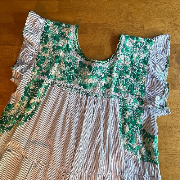 NWOT Size Medium embroidered Mexican Oaxaca dress - Picture 3 of 10